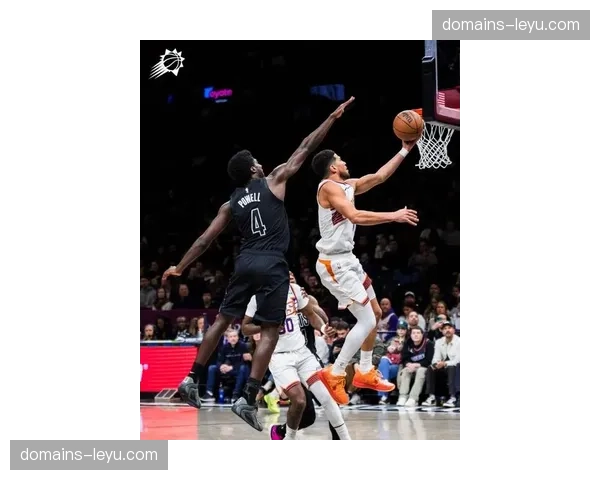 太阳布克14分状态低迷错失关键球，雄鹿凭借细节把握险胜对手